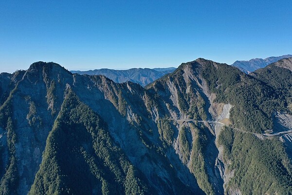 關山嶺山及南橫公路。圖／玉管處提供