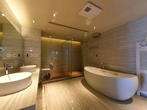 大S昔日豪宅內浴室空間寬敞。圖/翻攝自Dcard