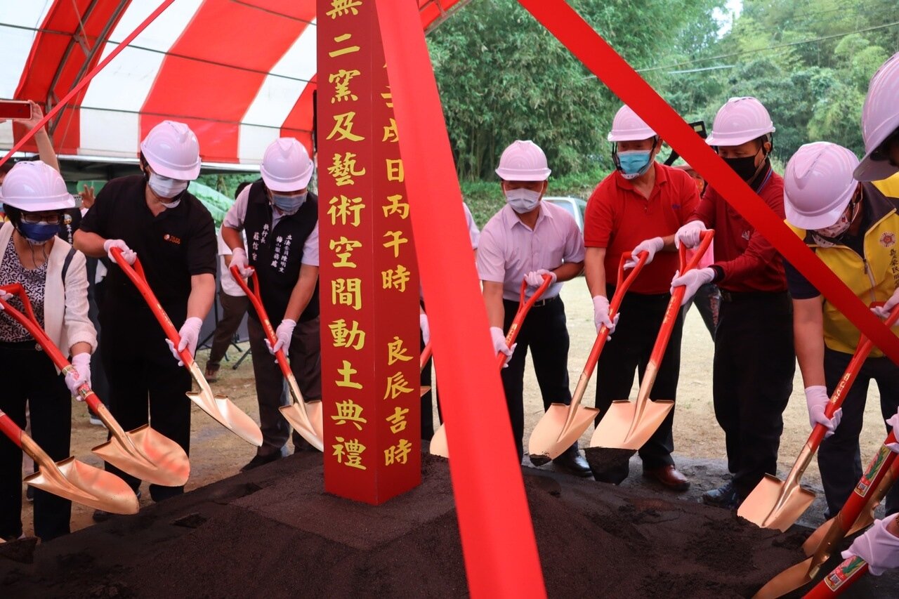 水土保持局南投分局與藝術家王文志合作,打造新型藝術工程「無二窯-呼吸的山丘」,今上午動工,預計年底前揭幕啟用。記者莊祖銘/攝影