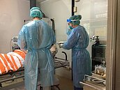 專責病房3點現況…醫嘆「兇猛程度沒變」患者大吸3口氣就走了