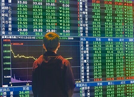 美股期貨電子盤續挫,台北股市昨日再現破底慘況,台積電沒有「520行情」,倒是股價提前殺到520元,創近1年新低價,電子股無力,金融、航運同樣跌得慘兮兮,終場大跌359.28點。此為示意圖。(本報資料照片)