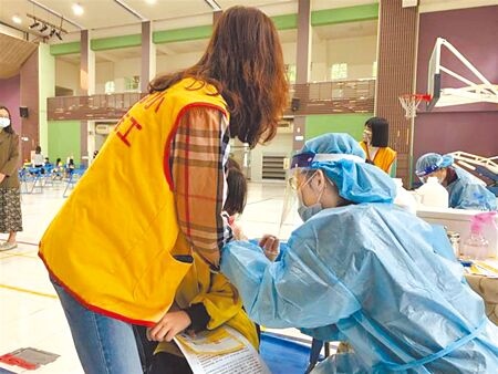 
台北市除了校園接種外，9日起開放13家醫院提供兒童疫苗特別門診，下周也將納入101家診所提供兒童施打。（本報資料照片）
