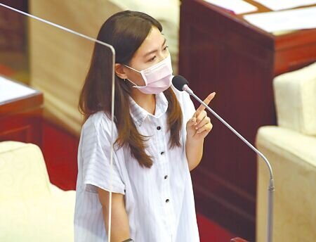 台北市政府依蔬菜公會、青果公會等從業人員人數,向指揮中心爭取2.8萬劑快篩,但議員吳沛憶質疑全數被台北農產運銷公司拿走。(本報資料照片)