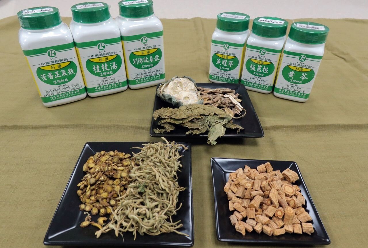 「清冠一號」大缺貨,青黃不接,中醫藥司正討論將「類清冠一號」納入公費給付。圖/高市聯合醫院提供