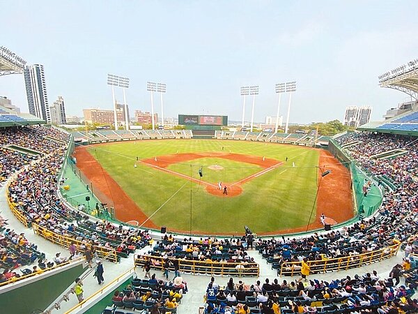 中華職棒第6隊「台鋼雄鷹」落腳高雄,以澄清湖棒球場為主場。圖/高市運發局提供