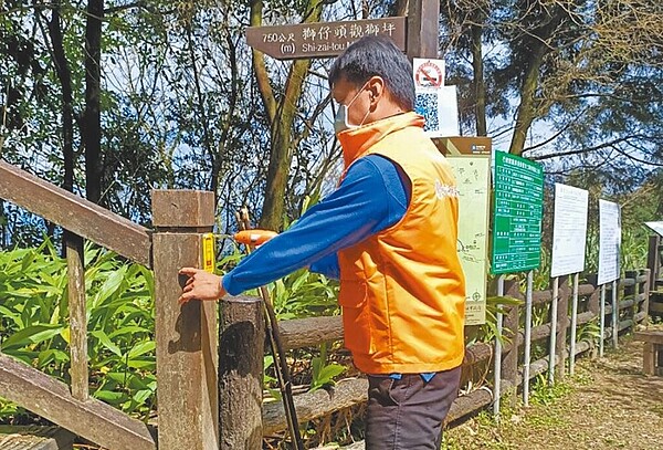 新北市近年推廣各區登山景點，但微笑山線步道卻無通訊點。觀旅局表示，已與電信業者接洽，9月前將完成5處步道通訊點。新北市觀旅局提供／蔡雯如新北傳真