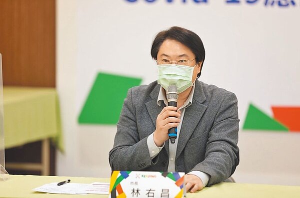 基隆市長林右昌10日發現有不少新北市民跨區向基隆尋求防疫服務,他向新北市長侯友宜喊話,希望加強醫療整合及合作。基隆市政府提供/陳彩玲基隆傳真