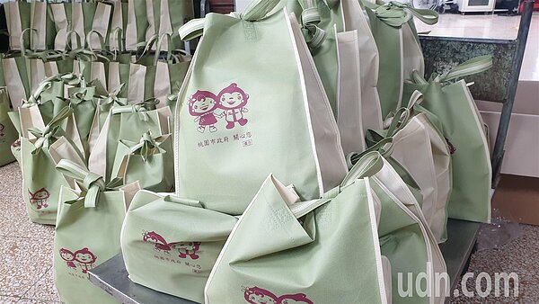 桃園市政府今天的防疫會議確認已經解隔著不補送關懷包。記者鄭國樑/攝影