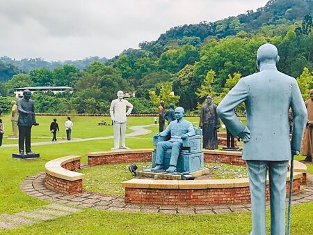 
慈湖紀念雕塑公園，安置台灣各地遷來的蔣公銅像。（本報資料照片）
