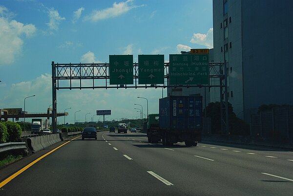 湖口人口持續成長,目前湖口交流道(第一交流道)已不堪負荷。圖/截自維基百科