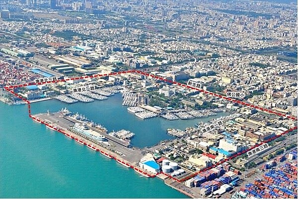 前鎮漁港原屬非都市土地,市府透過擴大都市計畫劃設為漁港用地,全案在12日公告發布實施。圖/高雄市政府提供