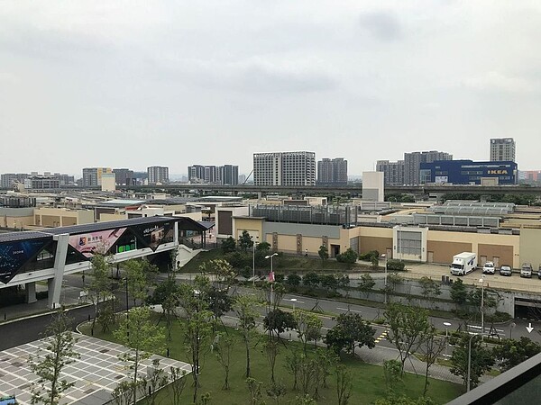 近一年全台高鐵站周邊房市交易價量,以交易量來看,桃園站以870件居冠。(圖/聯合報系資料照)