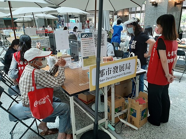 解決租屋族負擔，高市除祭「囤房稅」，徵稅補貼租屋族外，另開辦增額補貼。記者王昭月／翻攝