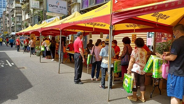 永慶房屋身為在地鄰居的好夥伴,全力支援里內大小事,協助活動圓滿順利。圖/永慶房屋提供