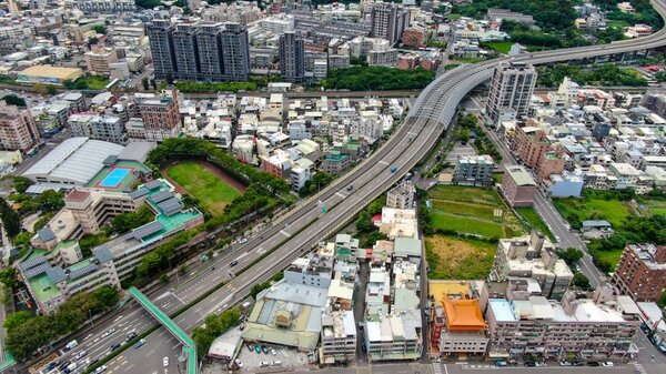 新竹市2022年的路平計畫5月中開跑，預定改善道路面積41萬平方公尺。圖／新竹市政府提供