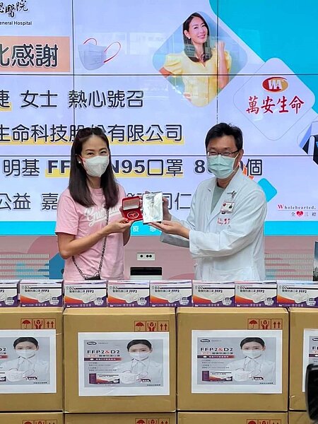 賈永婕近日又忙著捐贈物資。圖/摘自臉書