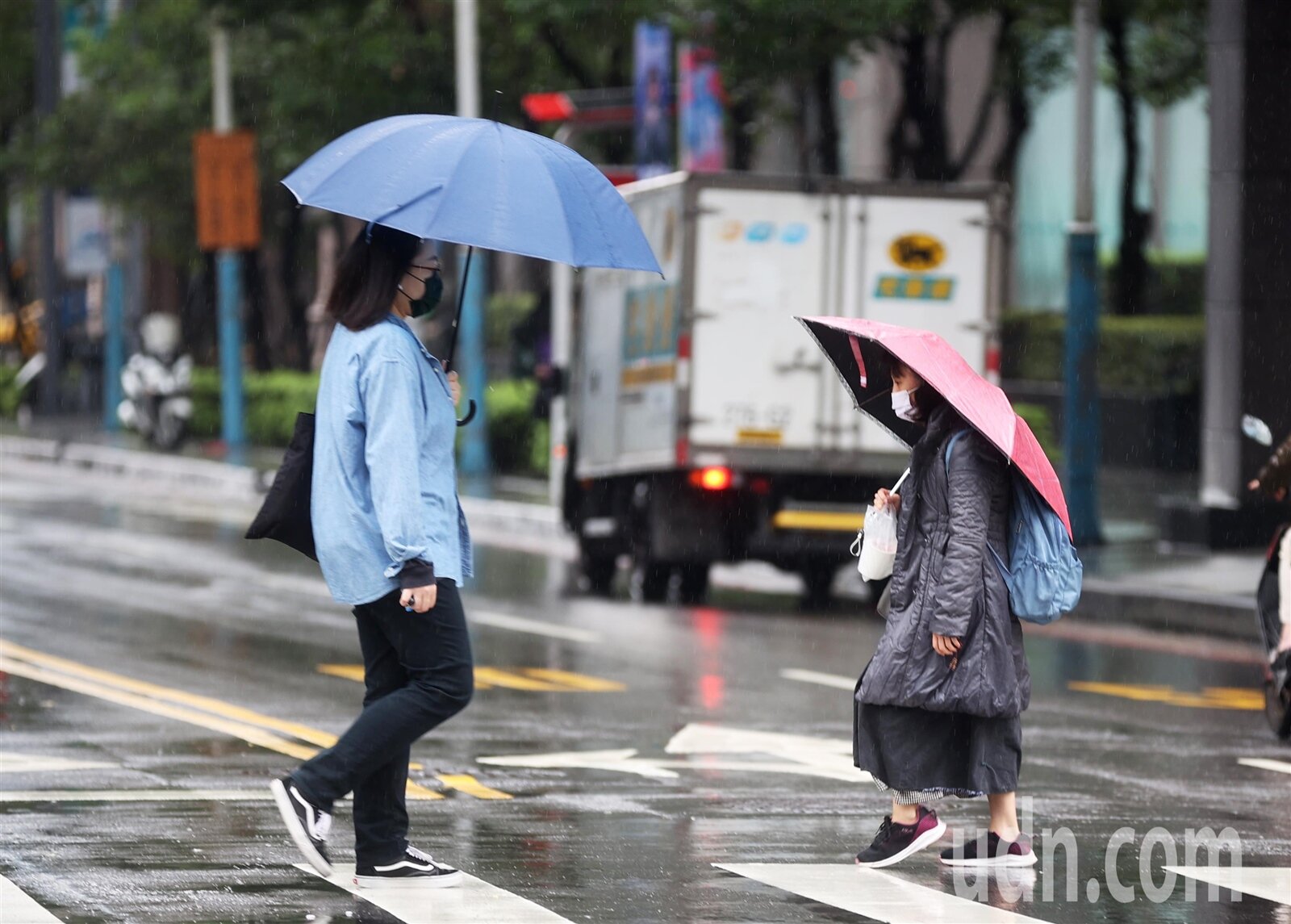 中央氣象局發布7縣市大雨特報。記者陳正興/攝影