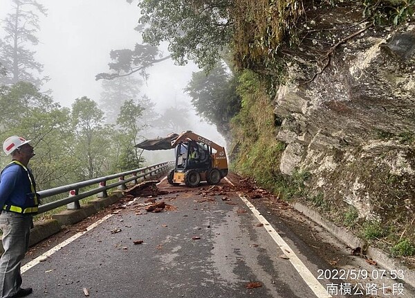 南橫公路臨105線0K至44K（梅山口至向陽）於5月14日至5月16日實施預警性封閉。甲仙工務段提供／林瑞益高雄傳真