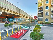 高雄綠園道鋪彩色標線　維護交通安全