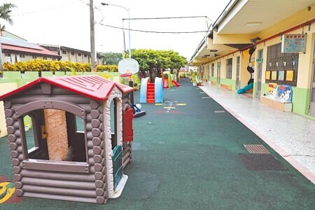 嘉義縣義竹鄉農會幼兒園去年轉型為非營利幼兒園,因校舍老舊不合用,與縣府爭取中央經費,農會也自籌200多萬元,共投入1200多萬元修繕,預計6月中旬發包動工。(張亦惠攝)