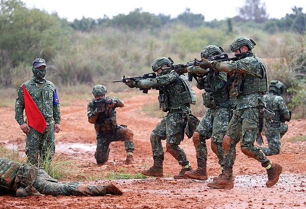 陸軍「航特部戰術任務訓練」進行特種偵察、伏擊作戰等訓練。記者曾吉松／攝影