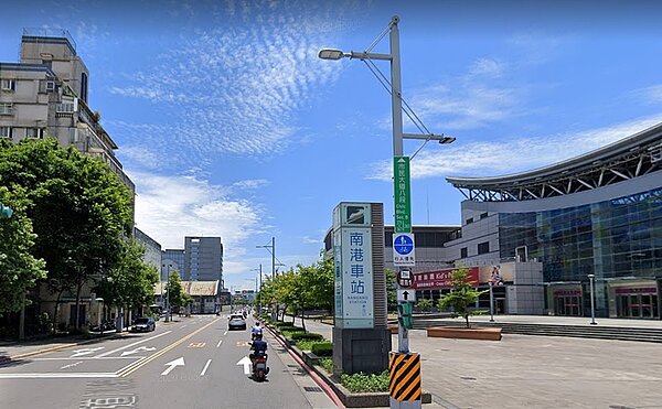 未來5年南港合計動工中的商辦、企業總部、百貨、飯店等,總樓地板面積高達60萬坪,相當於6棟「台北101」的開發量體。圖/google map