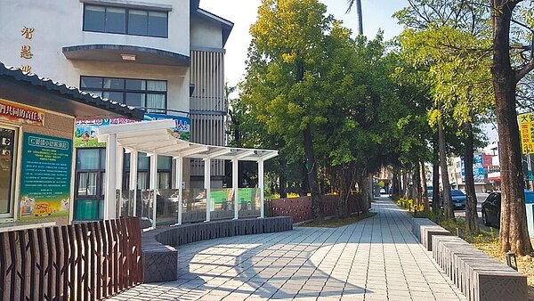 台南市政府為了讓學生上下學不再與車爭道,積極闢建學校通學步道。(台南市政府提供/曹婷婷台南傳真)