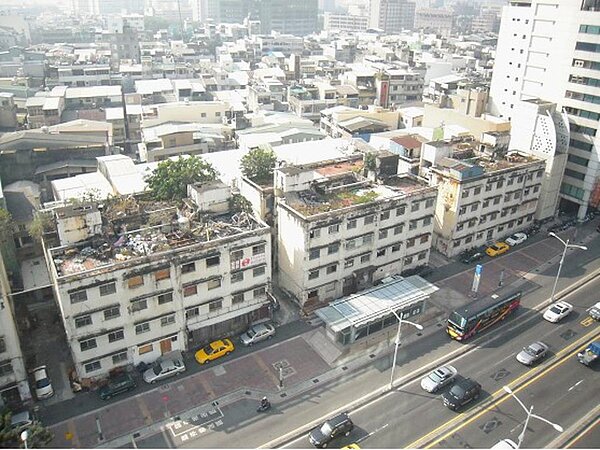 今年3月2日過逝的京城前總經理陳添進，在2008年擔任京城總經理之後，一手推動「博愛都更」，終於獲得公告實施，圖為現狀的空拍圖。圖／高雄都發局提供