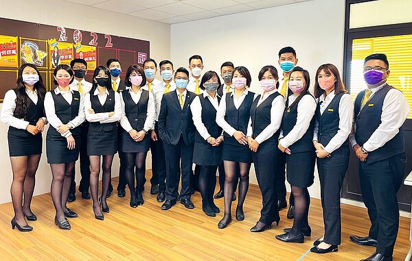 永慶房產集團將各項指標數據化、系統化,不僅協助店東長即時掌握人員狀況,第一線經紀人也能提供客戶精準服務,帶動加盟店管理與經營績效。圖/永慶房產集團提供