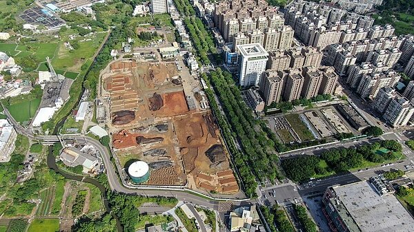 新竹中油油庫區域開挖量已超過9成，目前已拆除17座油槽，預計年底完成汙染整治。圖／產發處提供	