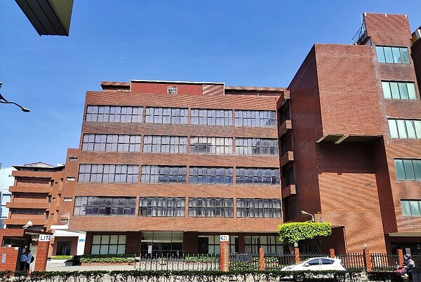 光寶科技集團母公司位在新北市中和區建一路上,總面積約6722平方公尺。圖/新北市都更處提供