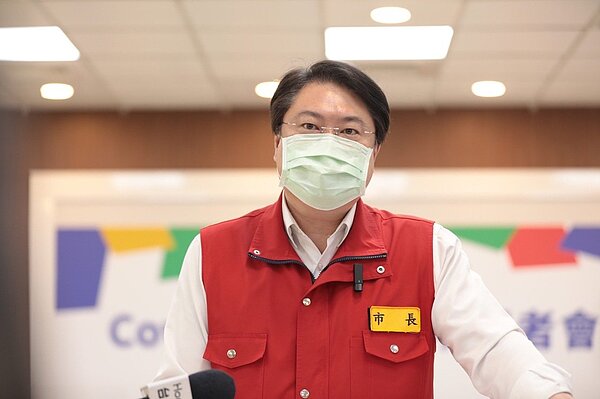 基隆市長林右昌今天宣布,本市國中及市立高中應屆畢業生,23日起到畢業典禮以遠距教學為原則。圖/基市府提供