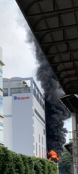 竹科亞東氣體發生火警。記者張裕珍/翻攝