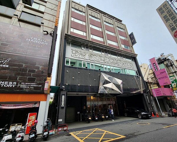 嘉義市區老牌飯店今年1月以總價3億元產權易主，創近五年來地區新高價。圖／台灣房屋