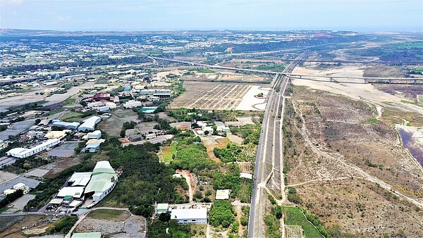 神岡豐洲科技工業園區二期於109年1月21日公告設置產業園區，全區皆屬國有及市有土地，因此依法洽國有財產署辦理國有土地讓售及針對地上物辦理查估補償作業。圖／台中市政府提供