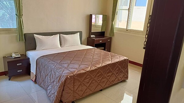 谷關警光山莊共20間房,今年3月13日起,每房均漲價200元,不受漲價影響,每逢假日仍一房難求,平日也有七成滿,相當搶手。圖/台中市警察局提供