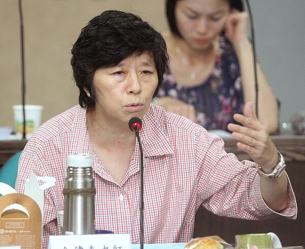 台大公衛學院流行病與預防醫學所兼任教授金傳春認為，不宜宣導自然感染，以免誤導，政府應盡所有力量防疫。 本報資料照片