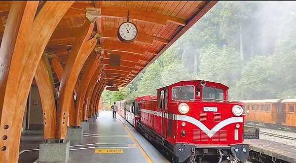 位於阿里山國家森林遊樂區內的林鐵阿里山站幾乎沒有遊客,非常冷清。(林鐵及文資處提供/張亦惠嘉縣傳真)