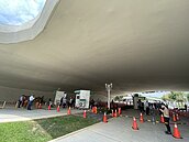 台中「快篩陽」怎麼辦？　最美「PCR得來速」篩檢站曝光