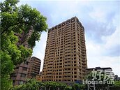 「巴黎皇宮」通勤便利　又能欣賞山林好景！