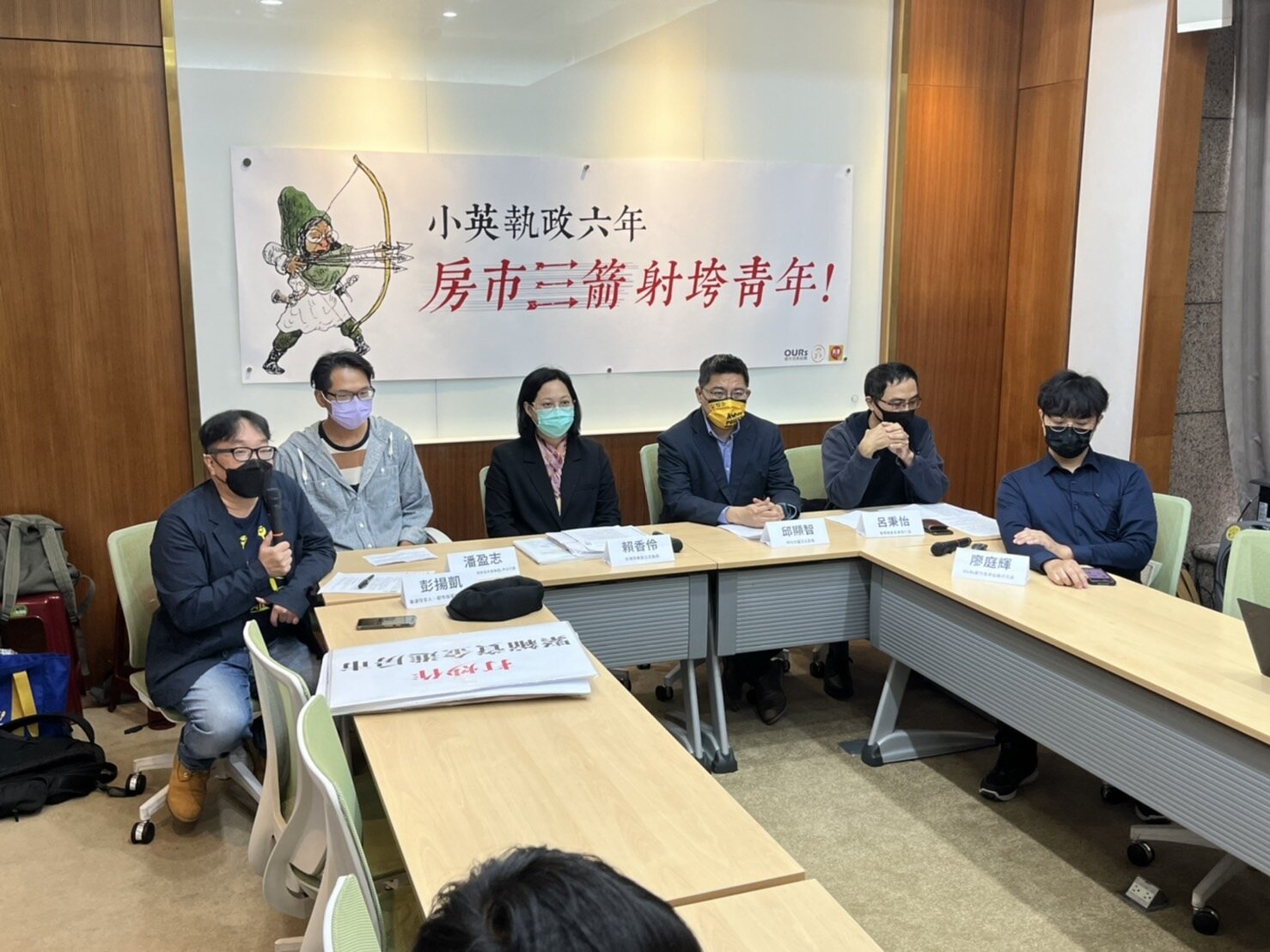 居住正義團體「巢運」今舉行記者會,公布青年居住困境與政策調查結果。記者吳亮賢/攝影