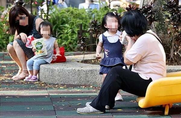 育兒津貼措施，今年調高至每月5000元。圖／聯合報資料照片