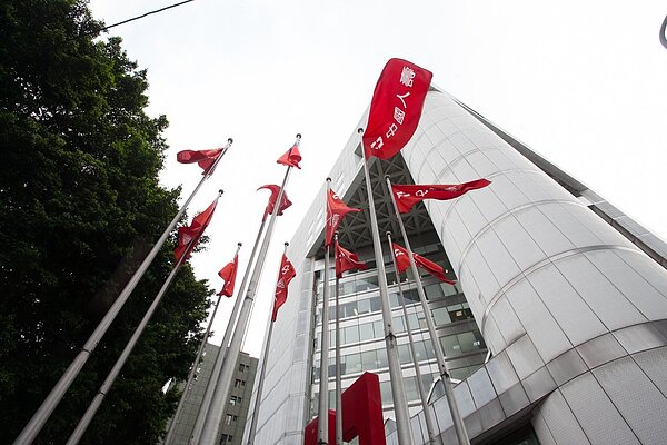 有關居家照護防疫險理賠，中壽20日表示，確診後居家照護期間經醫師診療並開立藥物治療者，但不限政府公告的3種抗病毒藥物，將依居家照護日數以關懷金的方式給付。圖／中壽提供