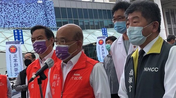 行政院長蘇貞昌今特別到松機篩檢站視察。圖/記者沈能元攝影