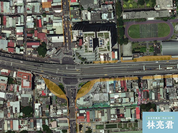 北市議員林亮君說,延平北路三段與民權西路口,在捷運大橋頭站完工後早已增設人行空間,但圖資中沒有紀錄。圖/林亮君辦公室提供