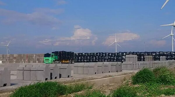 彰化縣設置事業廢棄物暫置場，目前已累積2千噸的事廢。圖／彰化環保局提供