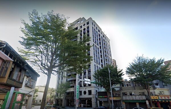 台北市萬華區從2017年底在北萬華內江街上的「麗德莊」交易1.2億元之後，包含預售屋揭露，都不見需要上繳豪宅稅突破8000萬元的豪宅，似乎蛋白得徹底。圖／google map
