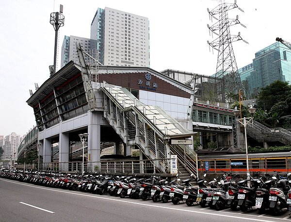 新北議員張錦豪建議在汐科火車站設轉運站,鼓勵民眾搭乘大眾運輸,減少汐止的交通壓力。聯合報系資料照片