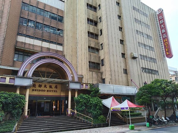 基隆市北都大飯店總經理林大永說,現在政府2級警戒,但民眾自行「升4級」,今年業績比去年還慘。記者邱瑞杰/攝影