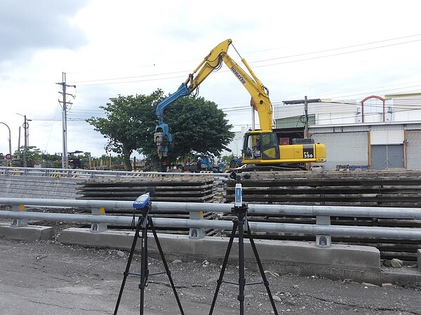 臺東縣環保局統計今年1至4月共計受理54件營建工程噪音陳情案件,其中以上午進場施工時段,動力機械操作產生的噪音居多。圖/台東縣政府提供